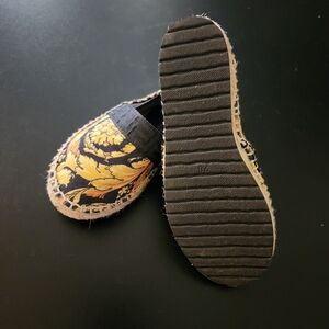 Versace Kids Black and Gold Floral Slippers